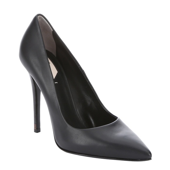 Fendi Shoes - Fendi Black Flamingo Leather Pointed Toe Pumps